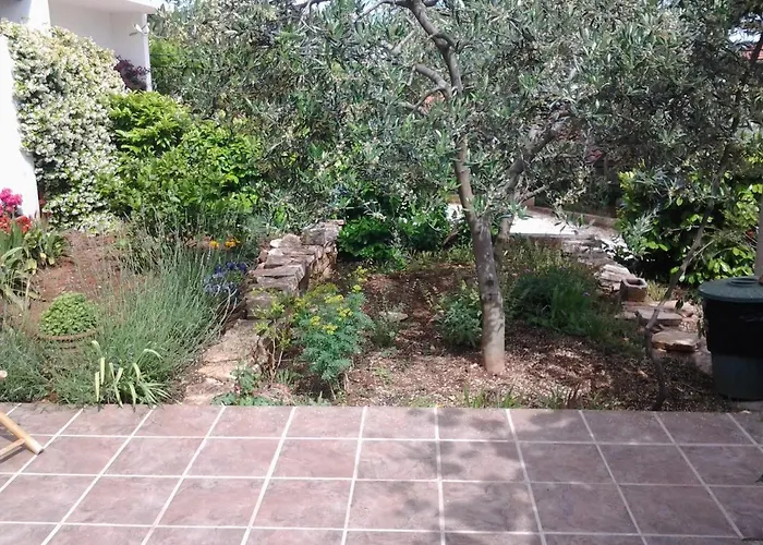 With A Parking Space - 11049 아파트 *