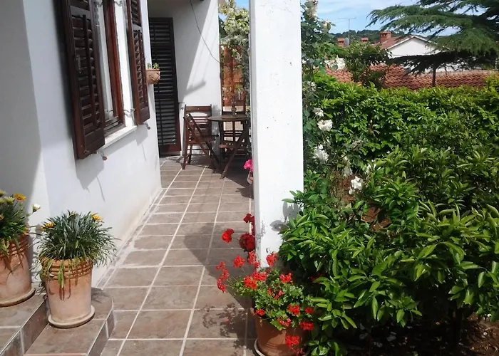 With A Parking Space - 11049 Póla